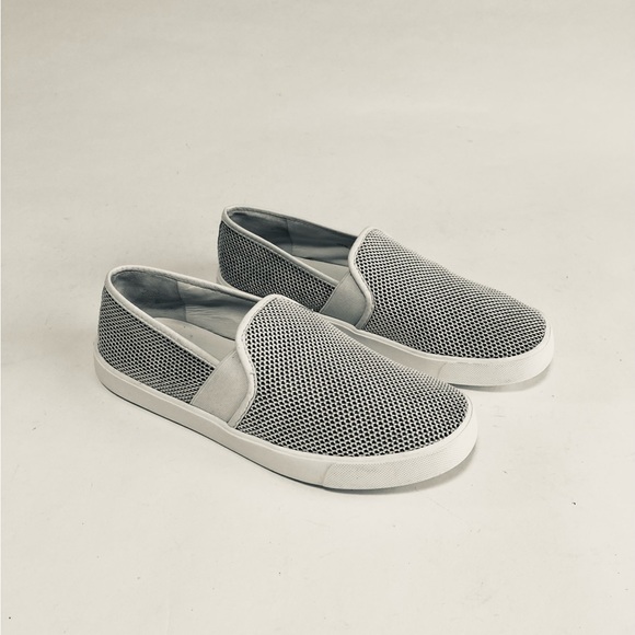 Vince White Cream Canvas Rubber Sole Sneakers size 6.5 - Picture 1 of 12